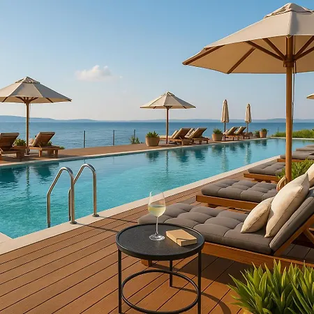 Sunny With Pool Access Apartment *