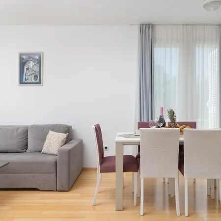 Apartment Sunny With Pool Access *