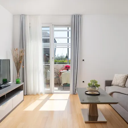 Apartment Sunny With Pool Access *