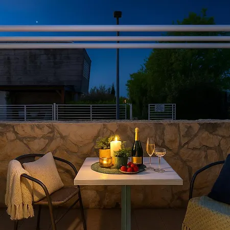 Sunny With Pool Access Apartment Zadar