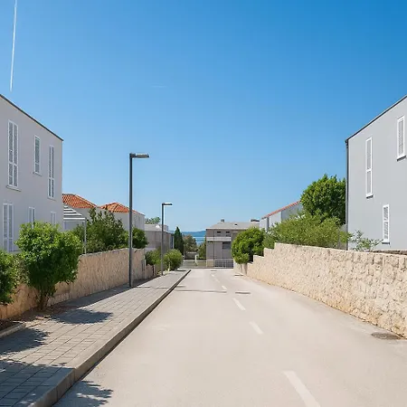 Sunny With Pool Access Apartment Zadar